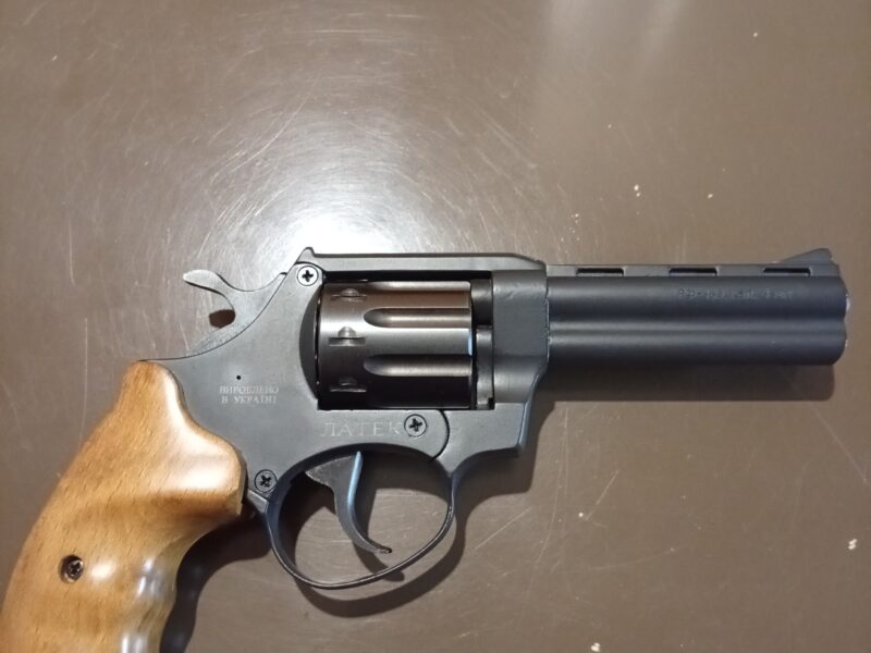 Продам револьвер под патрон Флобера Сафари 441 f