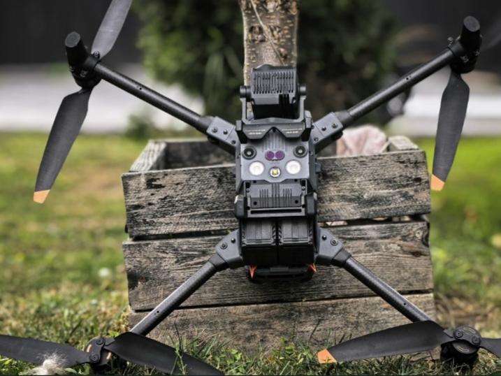 Квадрокоптер дрон DJI MATRICE 30T. Професійний, з камерою та тепловізором, повний комплект, 6 акумуляторів DJI TB30 Intelligent Flight Battery.
