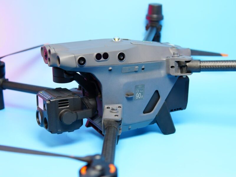 Квадрокоптер дрон DJI MATRICE 30T. Професійний, з камерою та тепловізором, повний комплект, 6 акумуляторів DJI TB30 Intelligent Flight Battery.