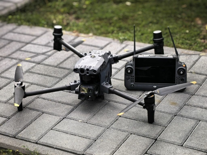Квадрокоптер дрон DJI MATRICE 30T. Професійний, з камерою та тепловізором, повний комплект, 6 акумуляторів DJI TB30 Intelligent Flight Battery.