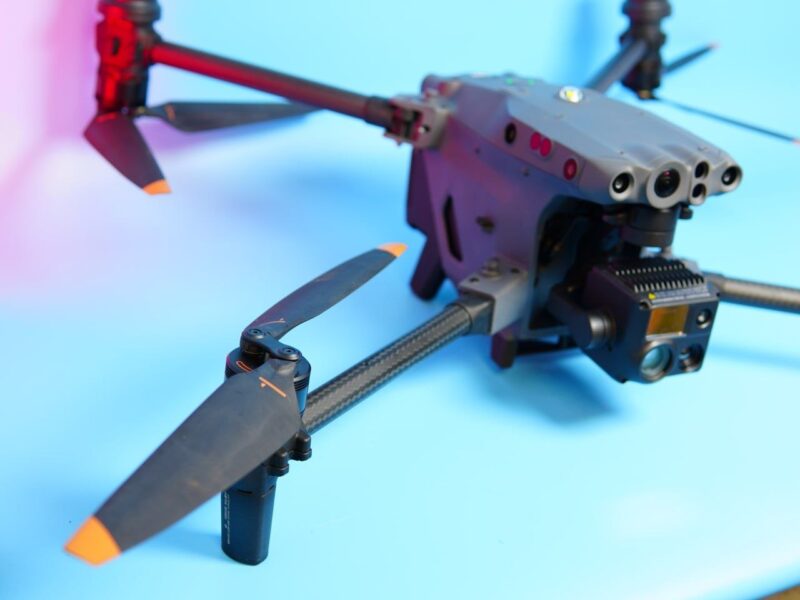 Квадрокоптер дрон DJI MATRICE 30T. Професійний, з камерою та тепловізором, повний комплект, 6 акумуляторів DJI TB30 Intelligent Flight Battery.
